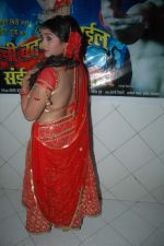 at Munni Badam Bhail Bhojpuri movie event in Andheri, Mumbai on 24th Oct 2011 (77).JPG